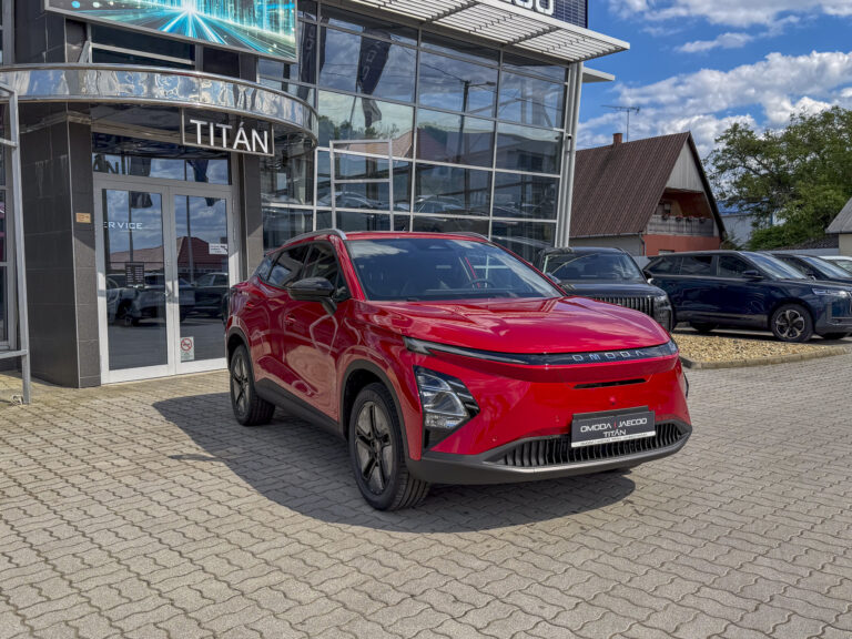 Egy igazán ritka különlegesség: Rubinvörös OMODA 5 EV érkezett az OMODA JAECOO Titánhoz